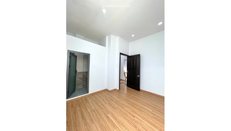 NHÀ ĐẸP LUNG LINH – gần NGUYỄN SÚY – 3 TẦNG + SÂN THƯỢNG – CHỈ 2T HƠN!